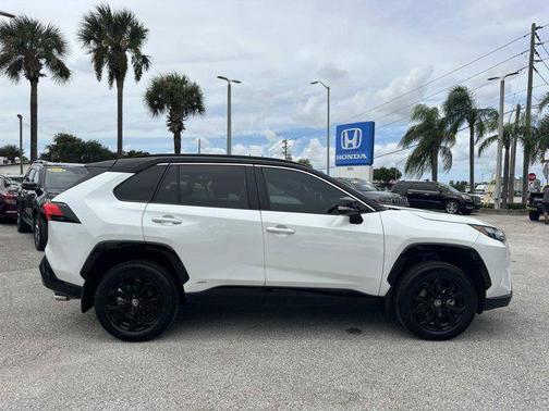 2023 Toyota RAV4 Hybrid SE