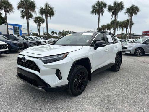 2023 Toyota RAV4 Hybrid SE