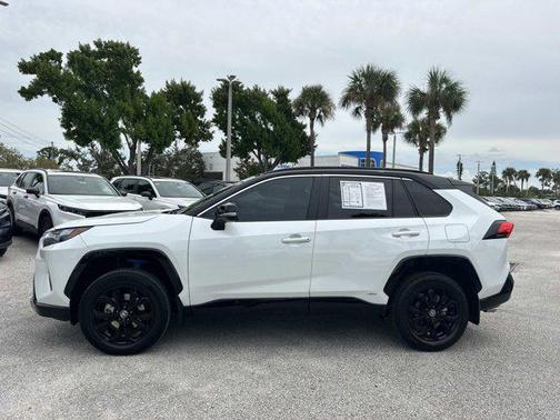 2023 Toyota RAV4 Hybrid SE
