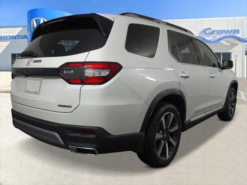 2025 Honda Pilot Touring 8-Passenger