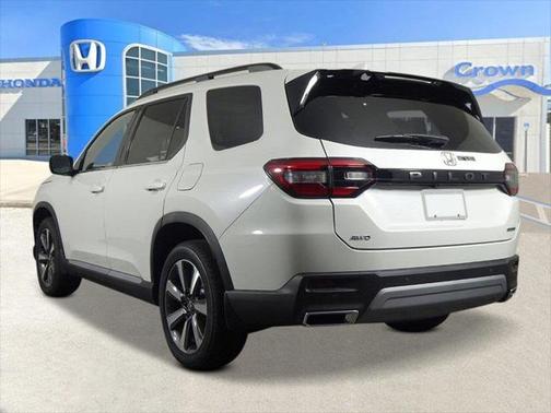 2025 Honda Pilot Touring 8-Passenger