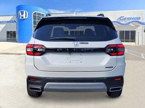 2025 Honda Pilot Touring 8-Passenger
