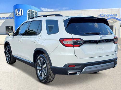 2025 Honda Pilot Touring 8-Passenger