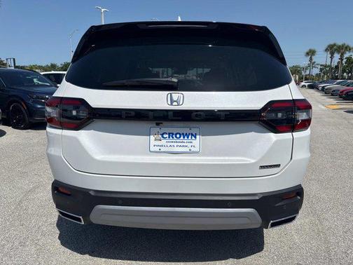 2025 Honda Pilot Touring 8-Passenger