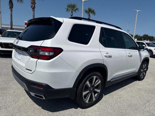 2025 Honda Pilot Touring 8-Passenger