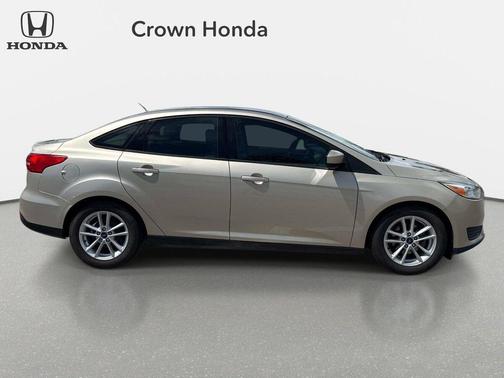 WHITE GOLD 2018 Ford Focus SE