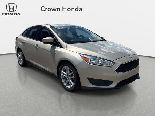 WHITE GOLD 2018 Ford Focus SE