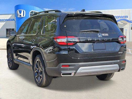 2025 Honda Pilot Touring 8-Passenger