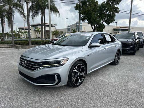 2020 Volkswagen Passat 2.0T R-Line