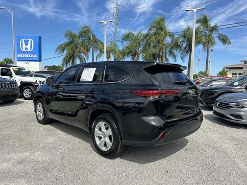 2022 Toyota Highlander LE