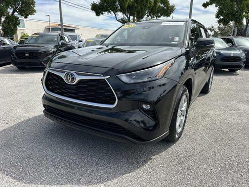 2022 Toyota Highlander LE