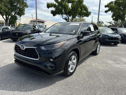 2022 Toyota Highlander LE