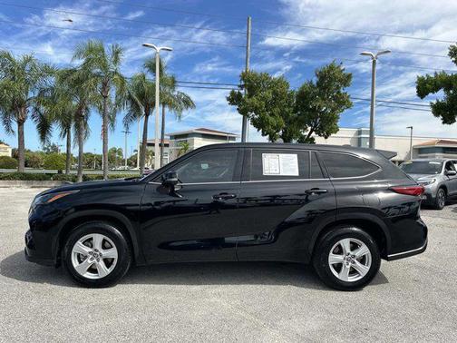 2022 Toyota Highlander LE