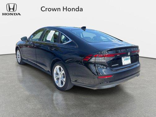 Crystal Black Pearl 2024 Honda Accord LX 1.5T