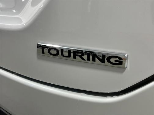 Platinum White Pearl 2026 Honda Pilot Touring 8-Passenger
