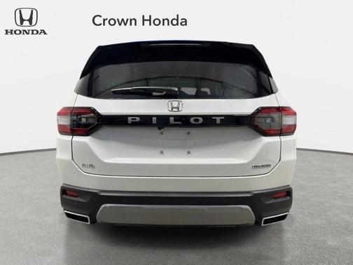 Platinum White Pearl 2026 Honda Pilot Touring 8-Passenger