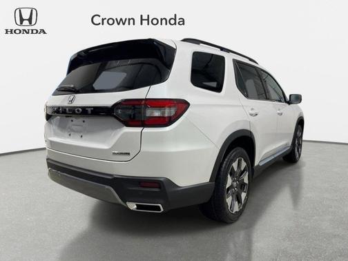 Platinum White Pearl 2026 Honda Pilot Touring 8-Passenger
