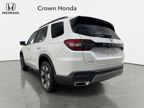 Platinum White Pearl 2026 Honda Pilot Touring 8-Passenger
