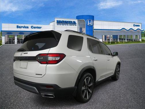 2025 Honda Pilot Touring 8-Passenger