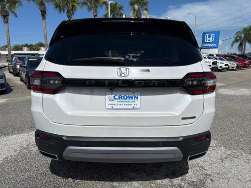 2025 Honda Pilot Touring 8-Passenger