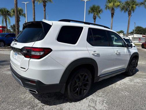 2025 Honda Pilot Touring 8-Passenger
