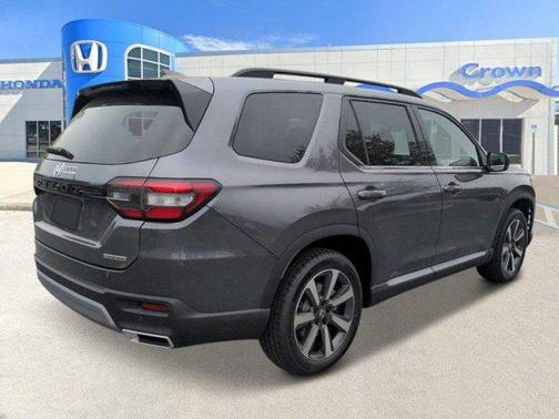 2025 Honda Pilot Touring 8-Passenger