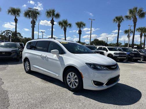 2018 Chrysler Pacifica Touring-L