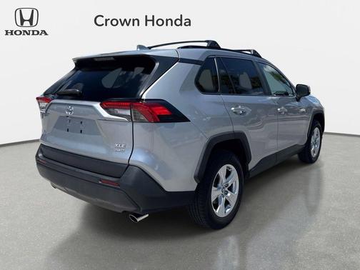 Silver Sky Metallic 2019 Toyota RAV4 XLE