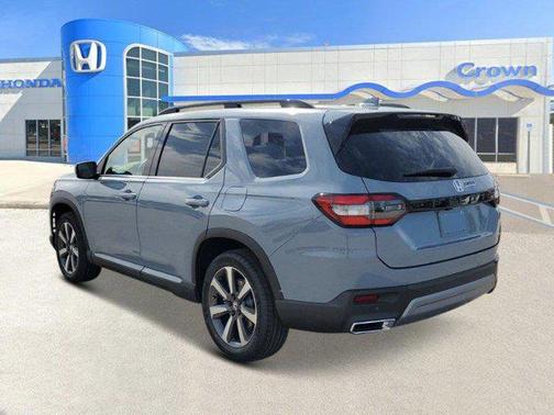 2025 Honda Pilot Touring 8-Passenger
