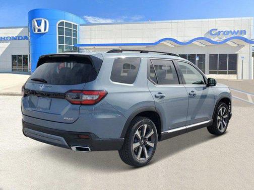 2025 Honda Pilot Touring 8-Passenger