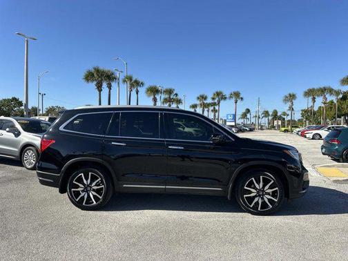 2022 Honda Pilot Touring 8-Passenger