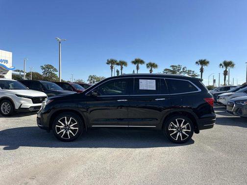 2022 Honda Pilot Touring 8-Passenger