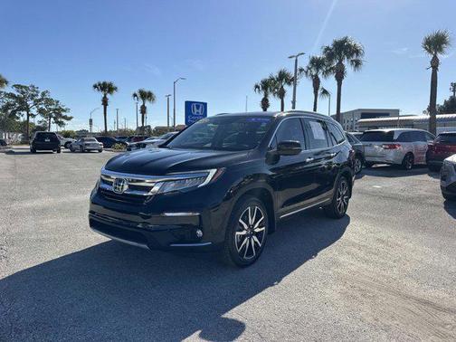 2022 Honda Pilot Touring 8-Passenger