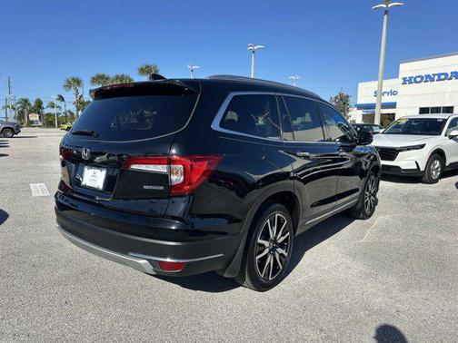 2022 Honda Pilot Touring 8-Passenger