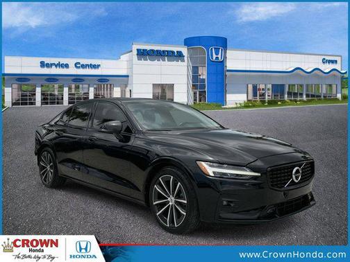 2022 Volvo S60 T5 Momentum