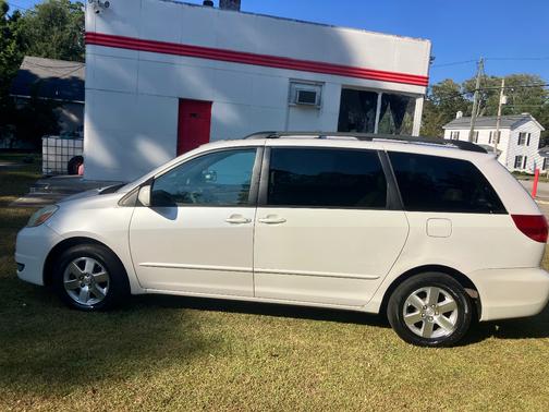 2004 Toyota Sienna XLE