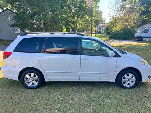 2004 Toyota Sienna XLE