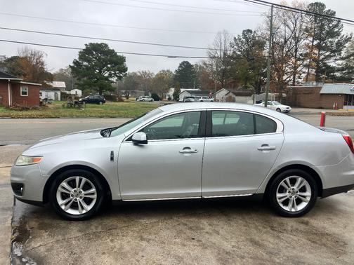 2010 Lincoln MKS 
