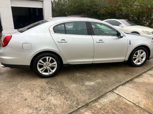 2010 Lincoln MKS 