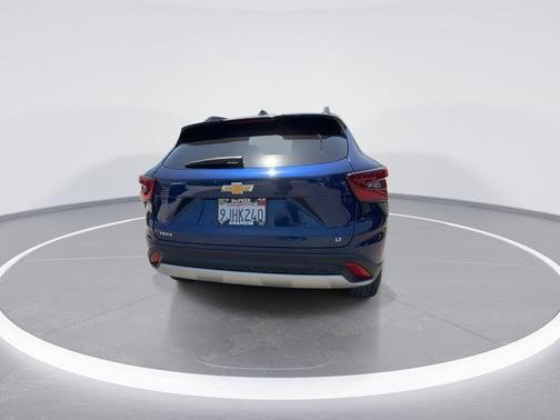 Blue Glow Metallic 2024 Chevrolet Trax LT