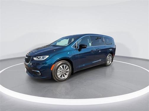 2025 Chrysler Pacifica Hybrid Select