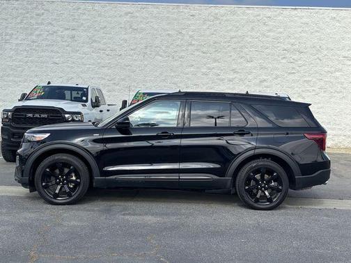 Black Metallic 2024 Ford Explorer ST-Line