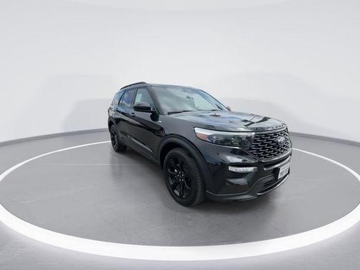 Black Metallic 2024 Ford Explorer ST-Line