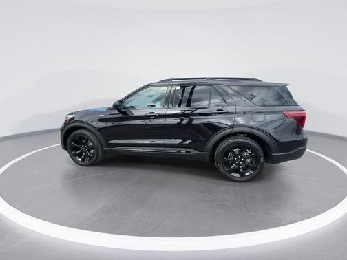 Black Metallic 2024 Ford Explorer ST-Line