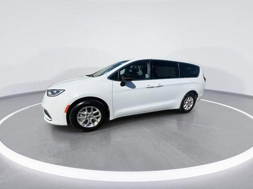 2024 Chrysler Pacifica Touring-L