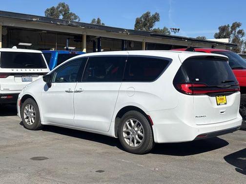 2024 Chrysler Pacifica Touring-L