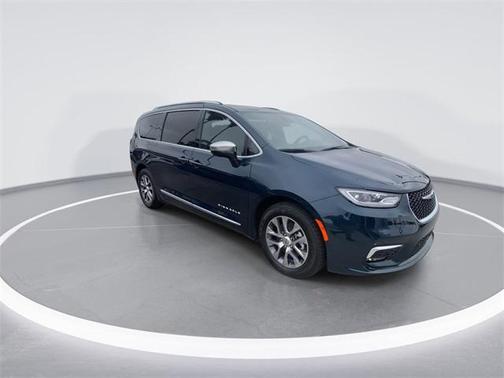 2025 Chrysler Pacifica L