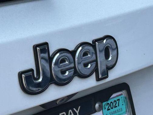 Alpine White 2018 Jeep Renegade Latitude