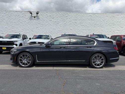 Dark Graphite Metallic 2022 BMW 740 i