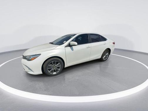 White 2017 Toyota Camry XLE